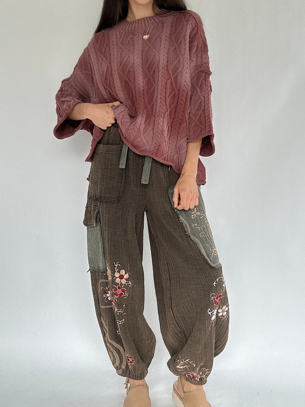 POL | Floral embroidered Brown Jogger Pants w/ Elastic Waist & Drawstring Sz M